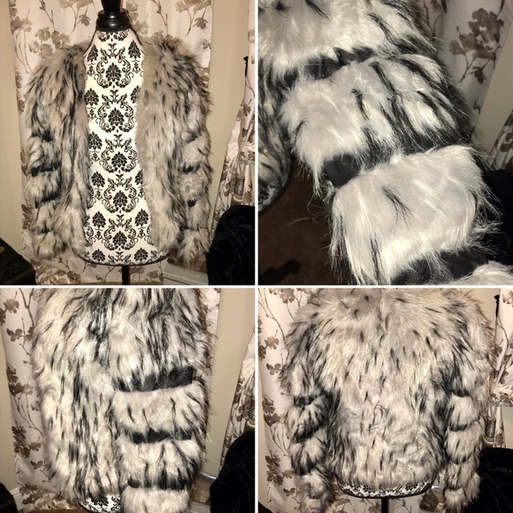 Forever 21 Jackets & Blazers - NWOT Faux Fur Small Sexy warm jacket forever21